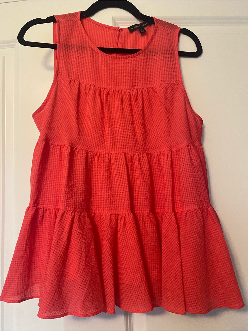 Banana Republic Coral Tiered Sleeveless Top in small